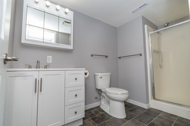 715 N 3rd Avenue, Winterset, IA 50273