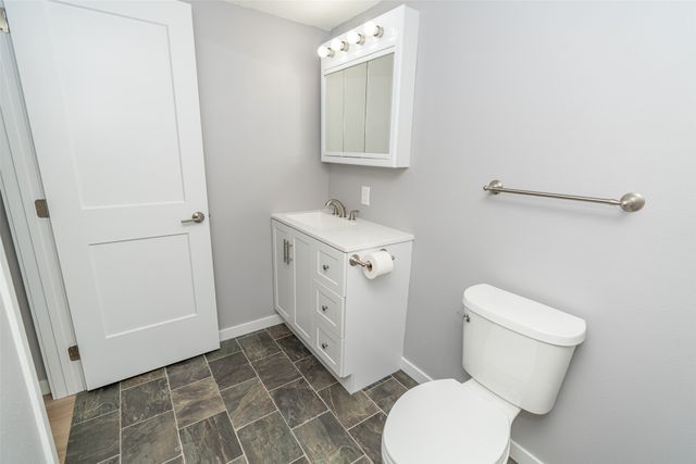 715 N 3rd Avenue, Winterset, IA 50273
