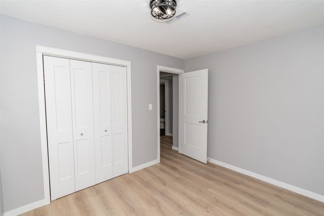 715 N 3rd Avenue, Winterset, IA 50273