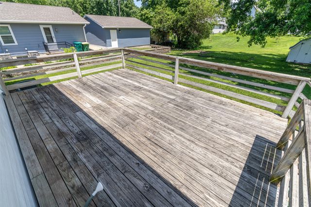 715 N 3rd Avenue, Winterset, IA 50273