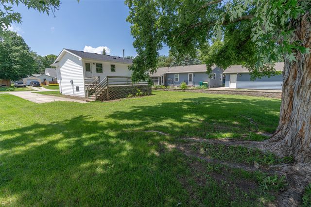 715 N 3rd Avenue, Winterset, IA 50273