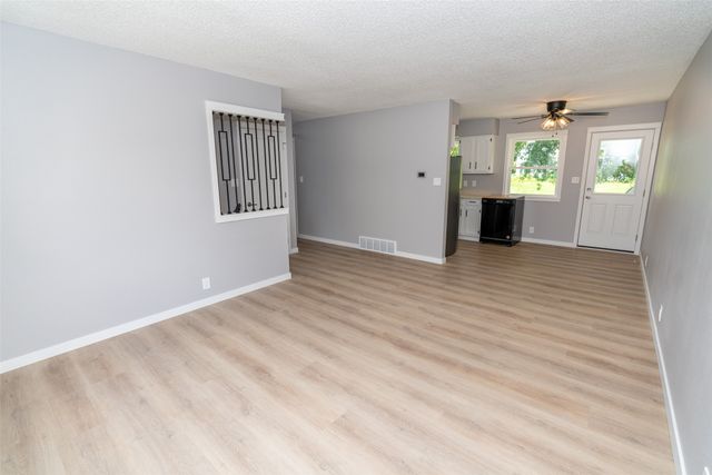715 N 3rd Avenue, Winterset, IA 50273