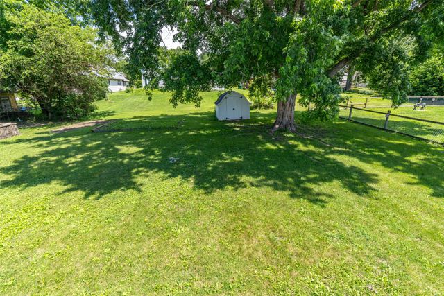 715 N 3rd Avenue, Winterset, IA 50273