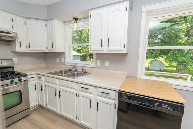 715 N 3rd Avenue, Winterset, IA 50273