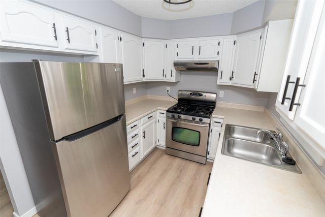 715 N 3rd Avenue, Winterset, IA 50273