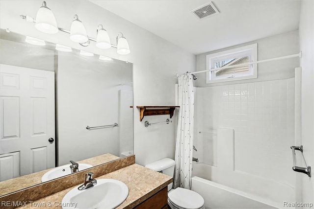 6462 Royal Club Drive, Flushing, MI 48433