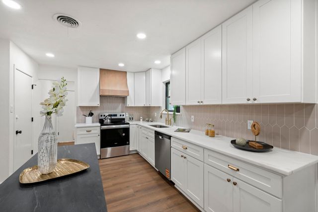 11329 Earlywood Drive, Dallas, TX 75218