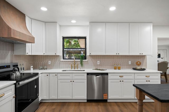 11329 Earlywood Drive, Dallas, TX 75218