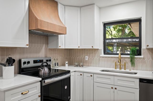 11329 Earlywood Drive, Dallas, TX 75218