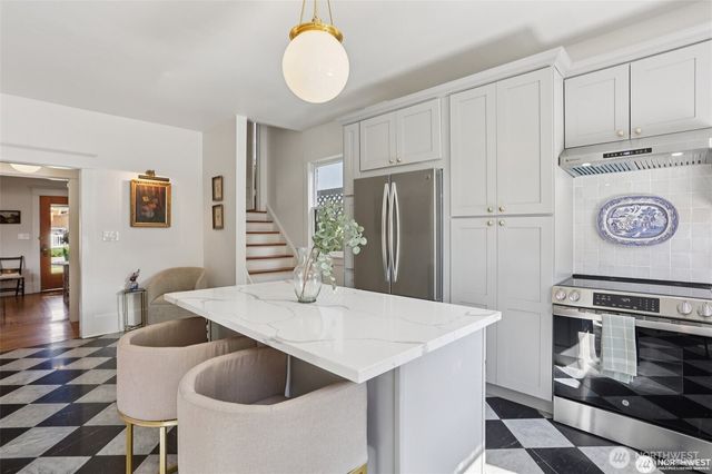 2233 2nd Avenue W, Seattle, WA 98119