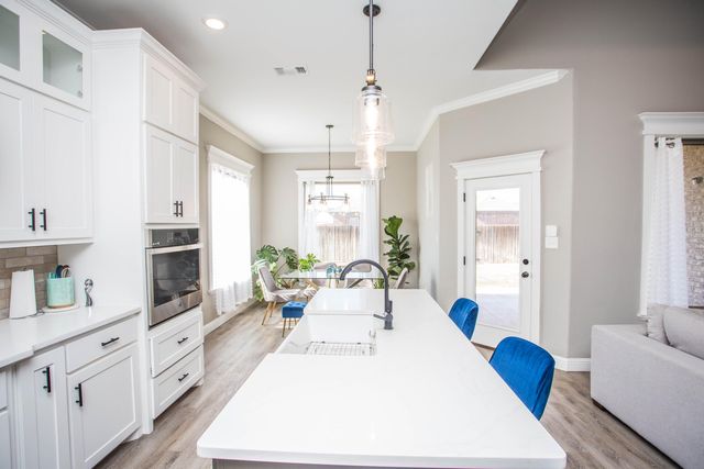 712 N 3rd Street, Wolfforth, TX 79382