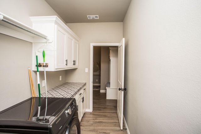 712 N 3rd Street, Wolfforth, TX 79382
