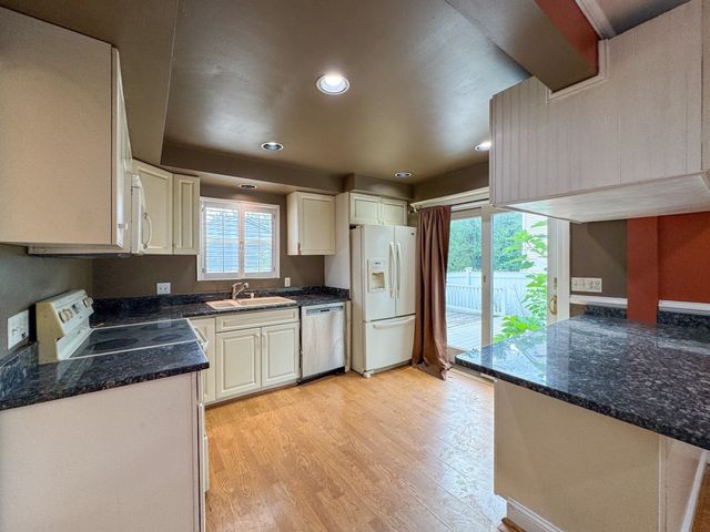 116 Leedham St, Attleboro, MA 02703