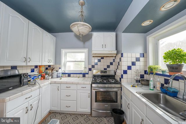 7201 WAYNE AVE, Upper Darby, PA 19082