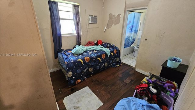 2114 NW 5th Street, Pompano Beach, FL 33069