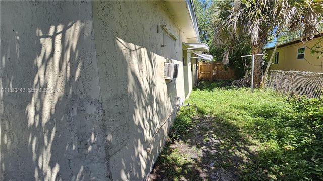 2114 NW 5th Street, Pompano Beach, FL 33069