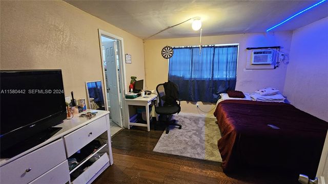 2114 NW 5th Street, Pompano Beach, FL 33069