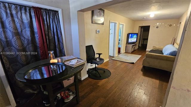 2114 NW 5th Street, Pompano Beach, FL 33069