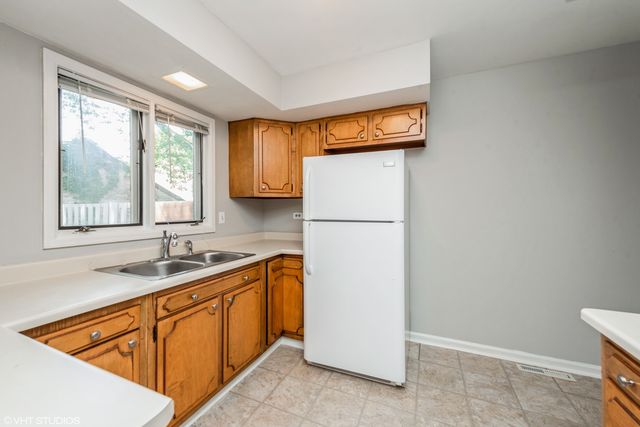 746 Concord Lane 746, Barrington, IL 60010
