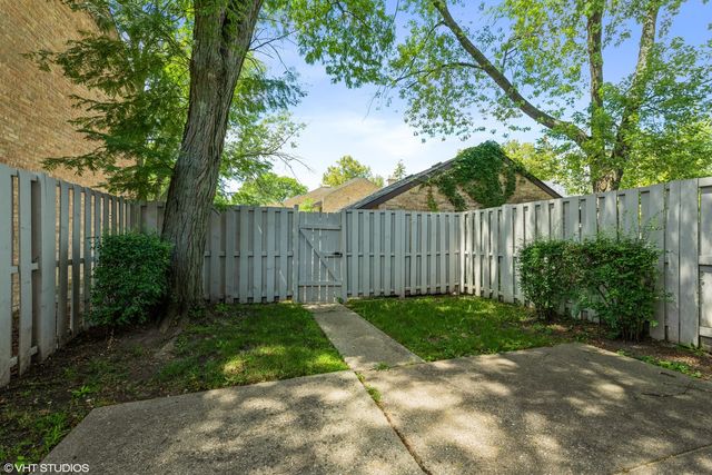 746 Concord Lane 746, Barrington, IL 60010