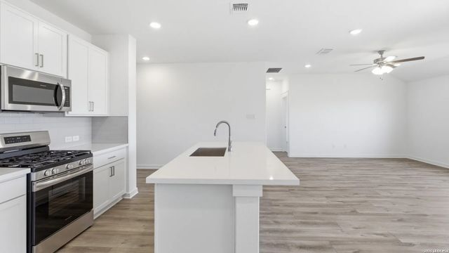 3506 WHITE CLOUD Drive, New Braunfels, TX 78130