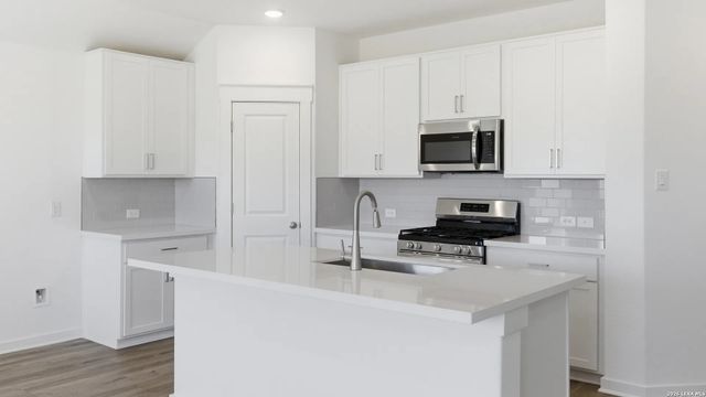 3506 WHITE CLOUD Drive, New Braunfels, TX 78130