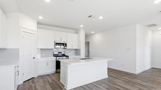 3506 WHITE CLOUD Drive, New Braunfels, TX 78130