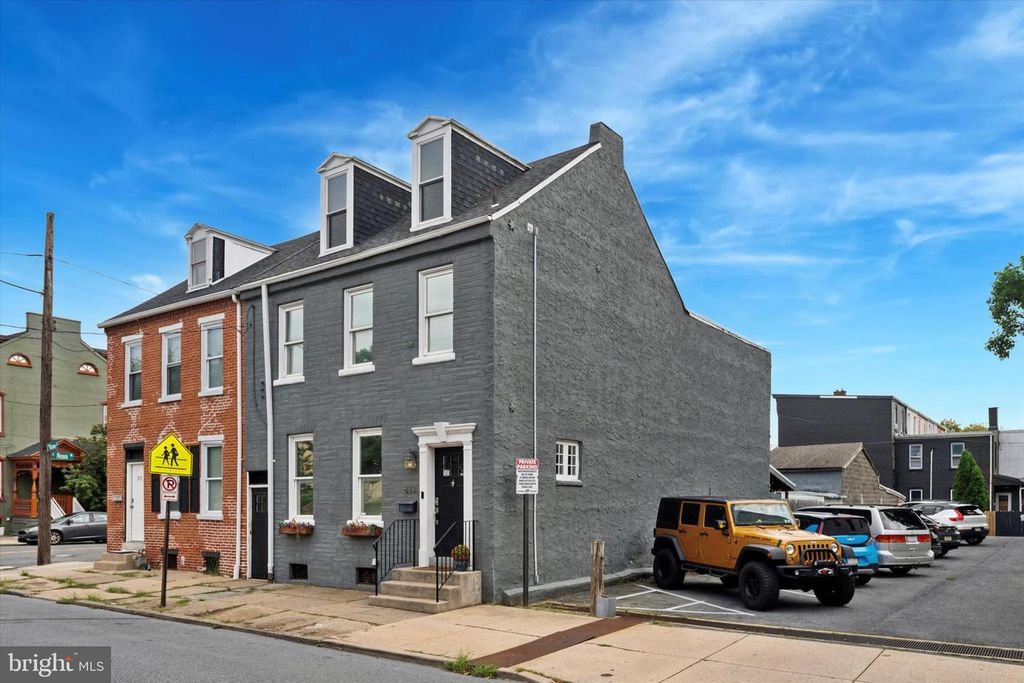 833 N QUEEN ST, Lancaster, PA 17603