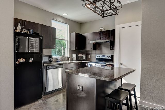 142 E MYRTLE ST, San Antonio, TX 78212