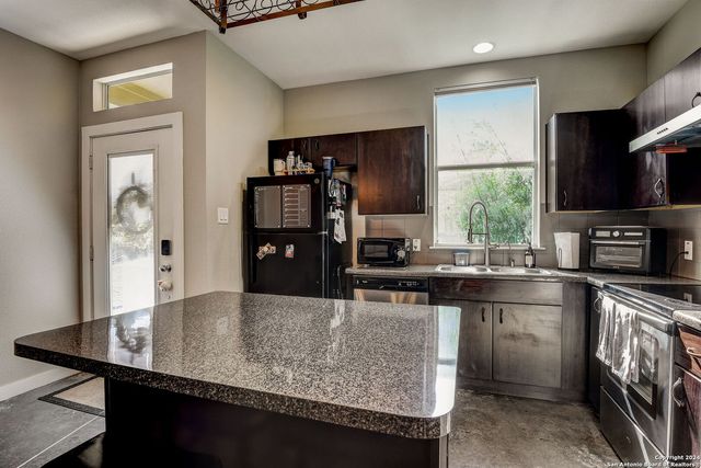 142 E MYRTLE ST, San Antonio, TX 78212