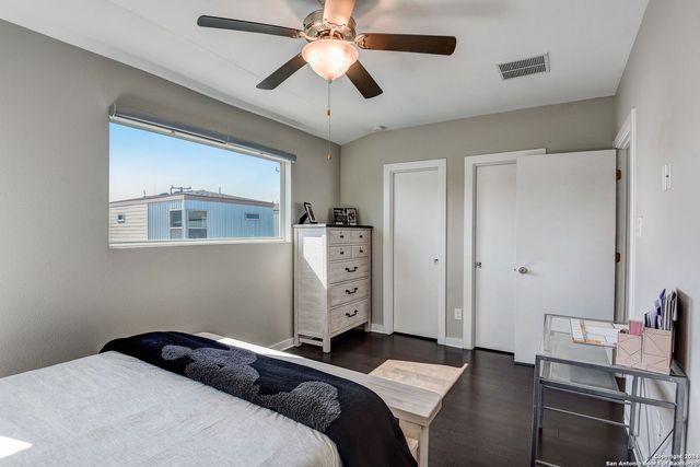 142 E MYRTLE ST, San Antonio, TX 78212