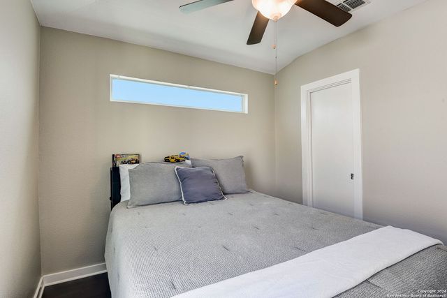 142 E MYRTLE ST, San Antonio, TX 78212