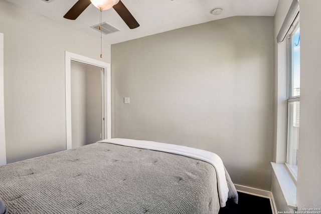 142 E MYRTLE ST, San Antonio, TX 78212
