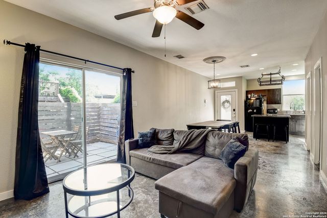 142 E MYRTLE ST, San Antonio, TX 78212
