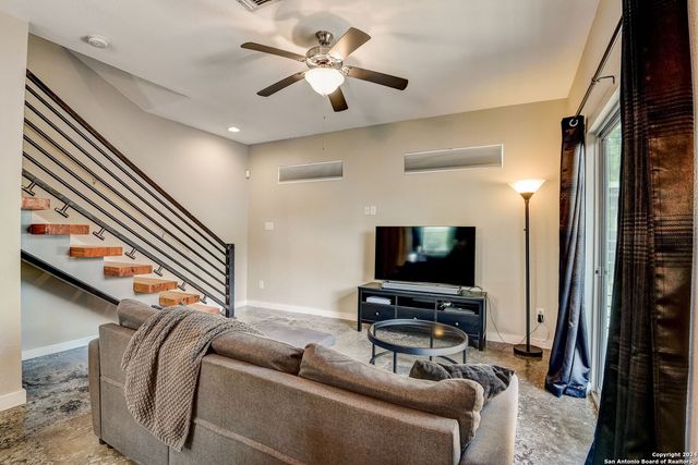 142 E MYRTLE ST, San Antonio, TX 78212