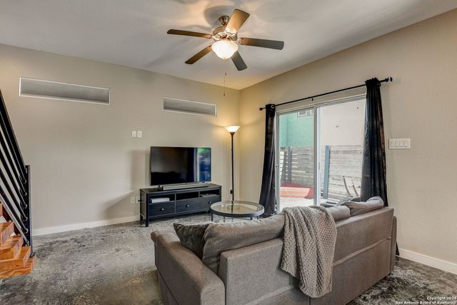 142 E MYRTLE ST, San Antonio, TX 78212