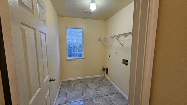 2320 Shady Pine Drive, Conroe, TX 77301