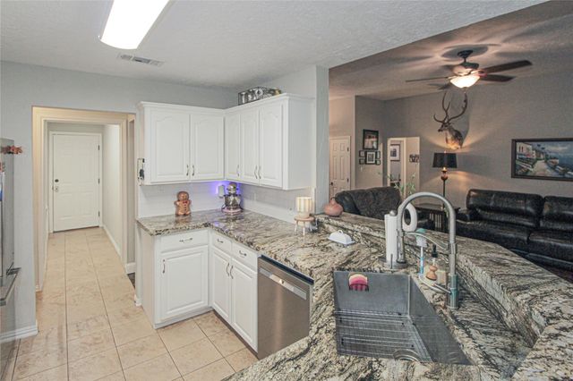 112 Wildwood Drive, Livingston, TX 77351