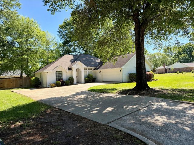 112 Wildwood Drive, Livingston, TX 77351
