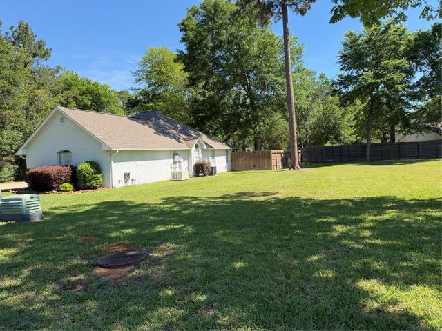 112 Wildwood Drive, Livingston, TX 77351