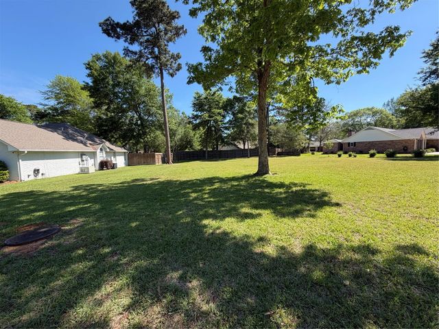 112 Wildwood Drive, Livingston, TX 77351