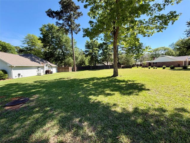 112 Wildwood Drive, Livingston, TX 77351