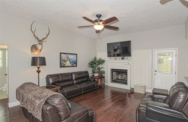 112 Wildwood Drive, Livingston, TX 77351