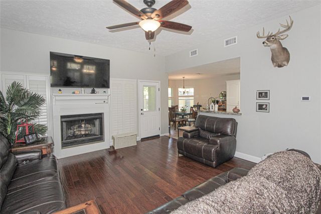 112 Wildwood Drive, Livingston, TX 77351