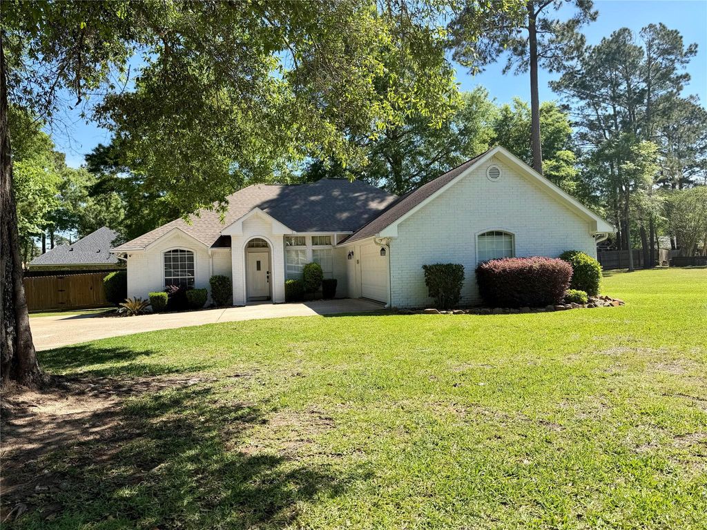 112 Wildwood Drive, Livingston, TX 77351
