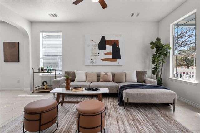 684 Hogan, Kyle, TX 78640