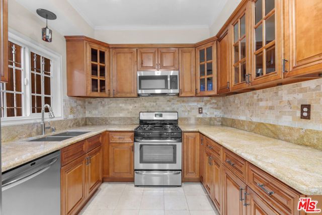 822 S Windsor Boulevard 102, Los Angeles, CA 90005