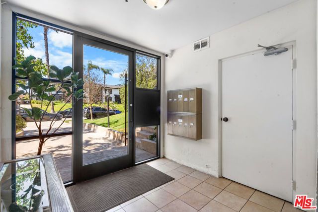 822 S Windsor Boulevard 102, Los Angeles, CA 90005