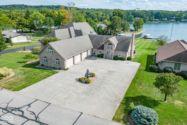 1085 E North Shore Drive, Brownstown, IN 47220