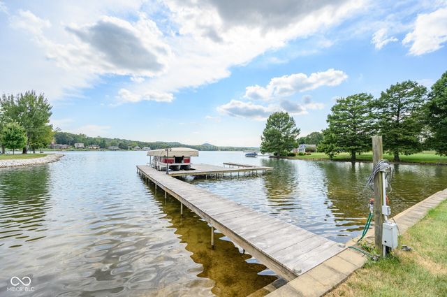 1085 E North Shore Drive, Brownstown, IN 47220